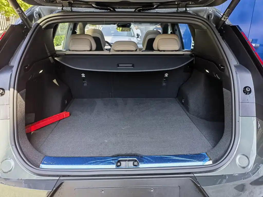 Volvo XC70 PHEV — миниатюра 7