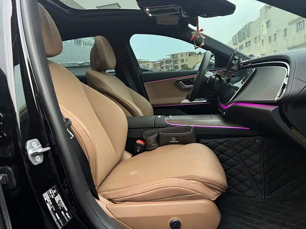 Mercedes-Benz E-Class — миниатюра 13