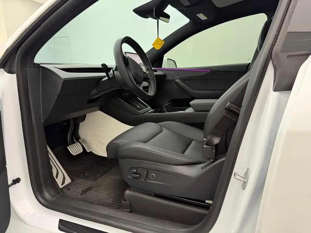 Tesla Model Y L — миниатюра 8
