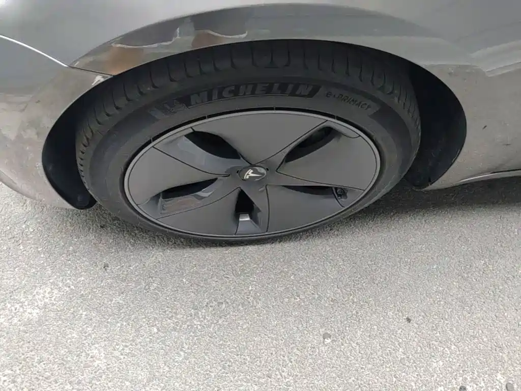 Tesla Model 3 — миниатюра 23