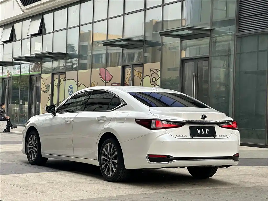 Lexus ES 2022 200