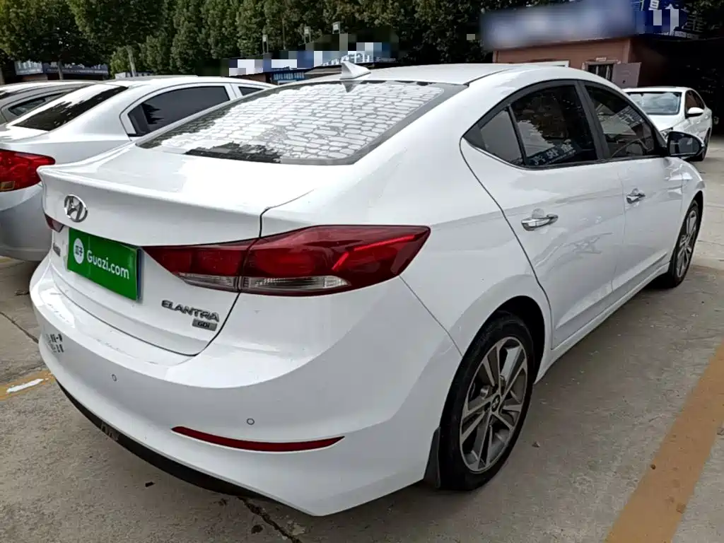 Hyundai Elantra — миниатюра 7