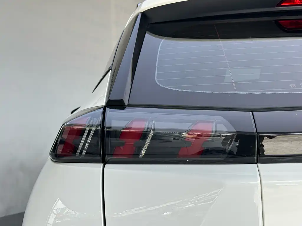 Peugeot 2008 — миниатюра 8