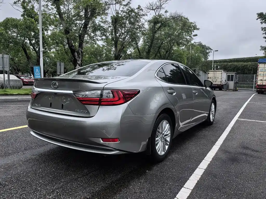 Lexus ES — миниатюра 2