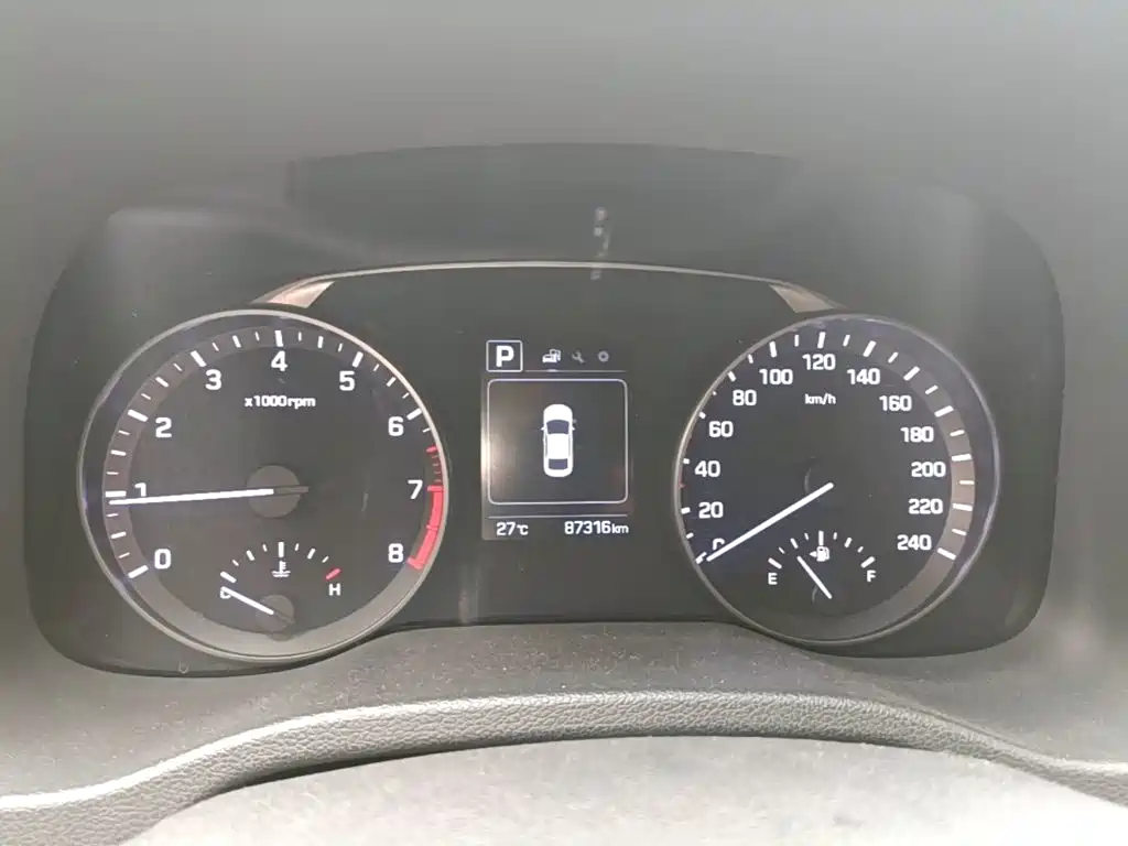 Hyundai Elantra — миниатюра 12