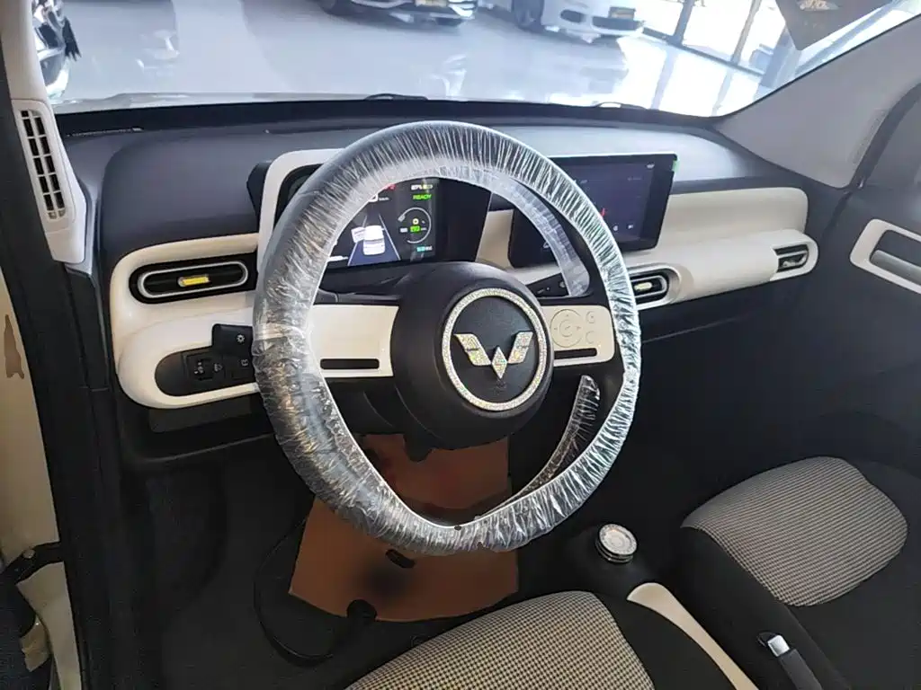Wuling MINIEV — миниатюра 11