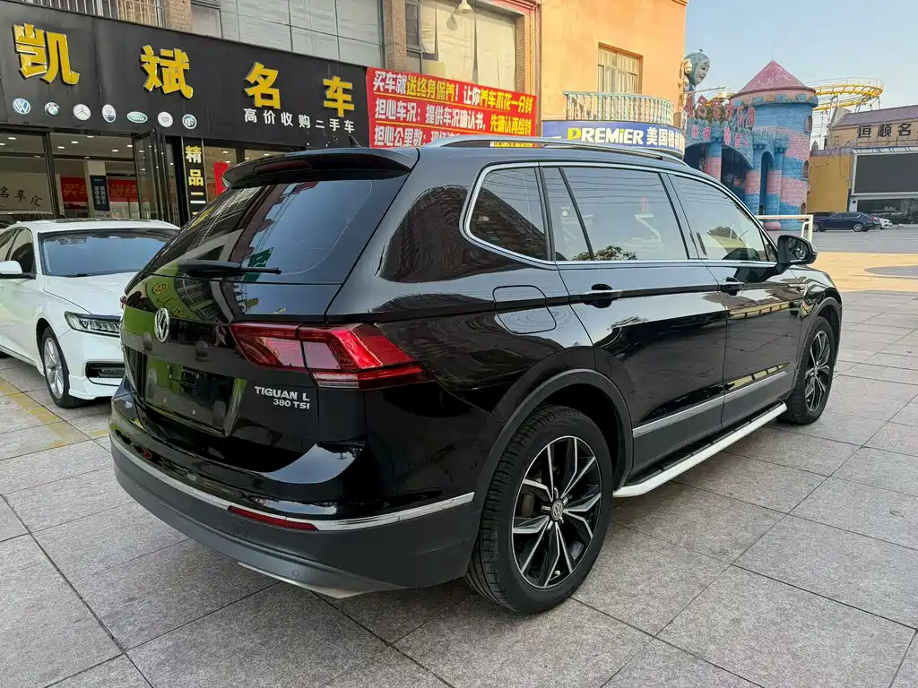 VOLKSWAGEN TIGUAN L