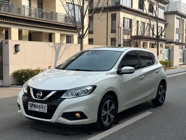 NISSAN TIIDA