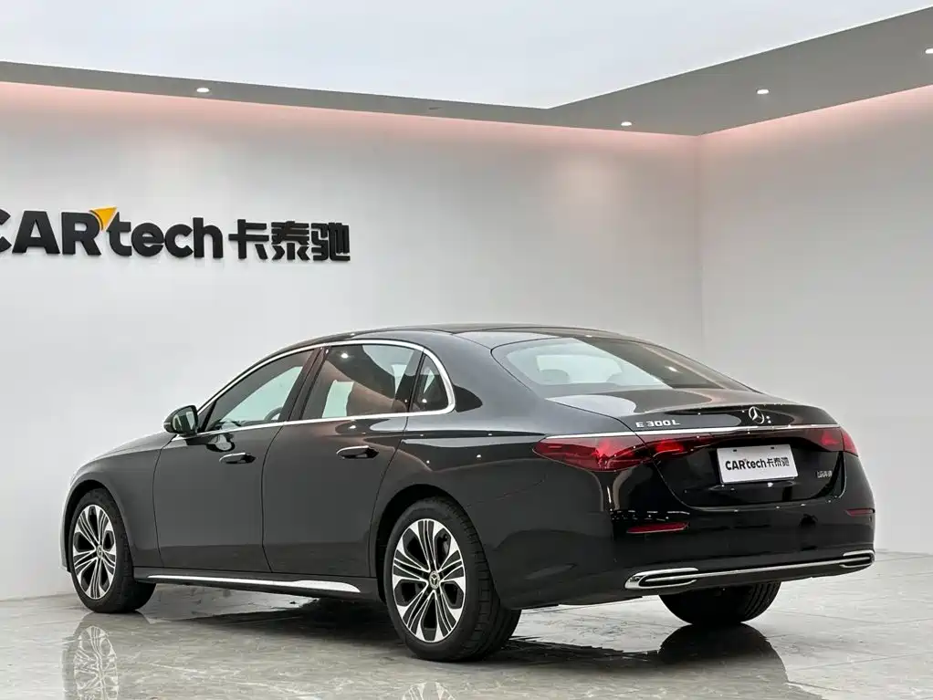 Mercedes-Benz E-Class — миниатюра 3