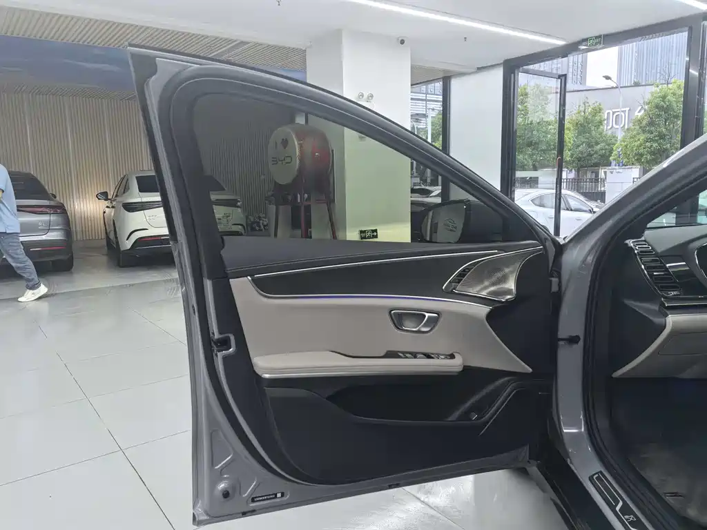 BYD Han 2025 EV Smart Drive 701KM Flagship