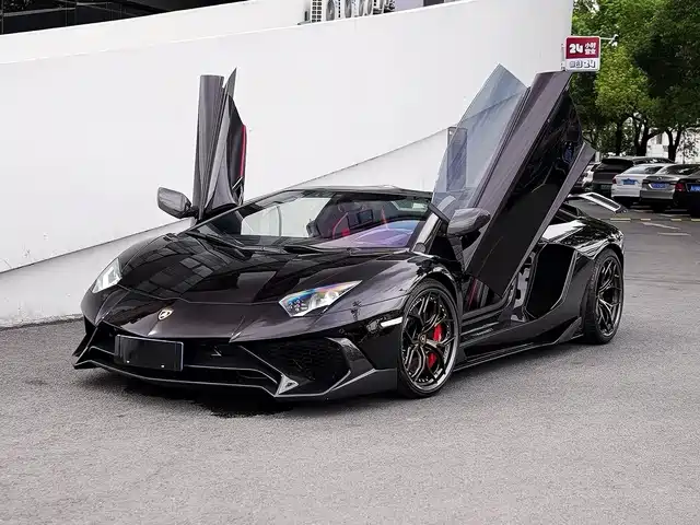 LAMBORGHINI AVENTADOR 2020