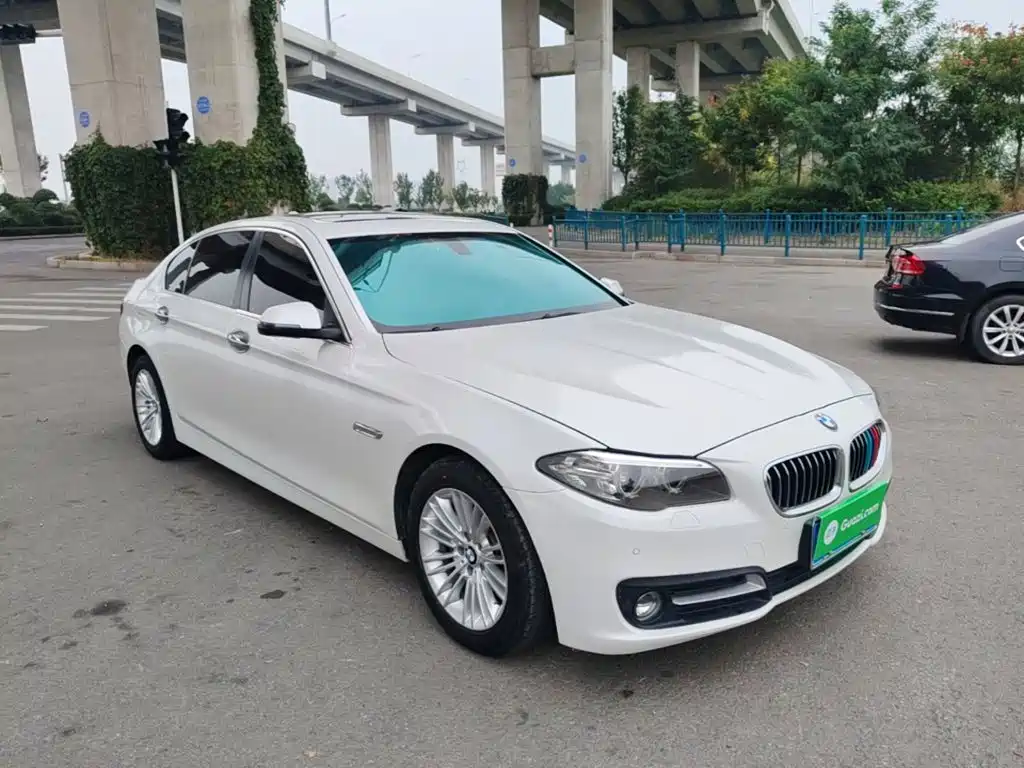 BMW 5 Series — миниатюра 4