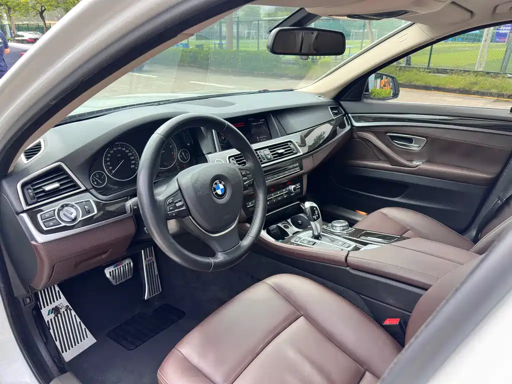 BMW 5 Series — миниатюра 8