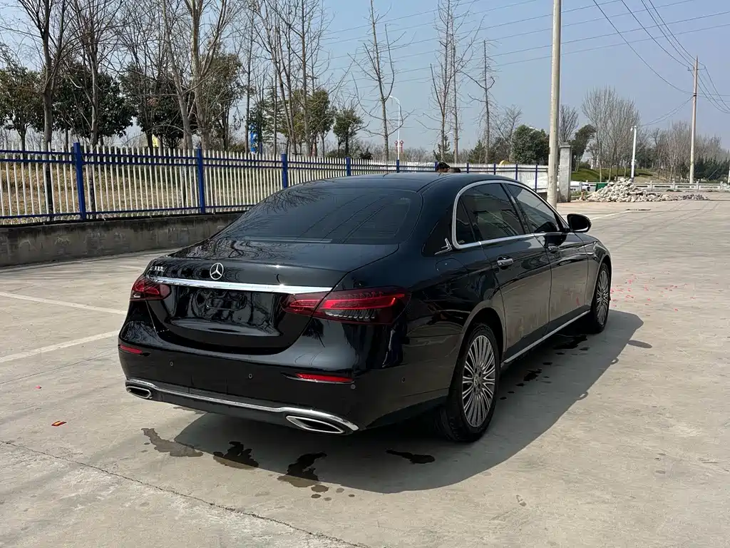 Mercedes-Benz E-Class — миниатюра 8
