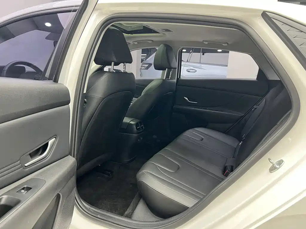 Hyundai Elantra — миниатюра 7