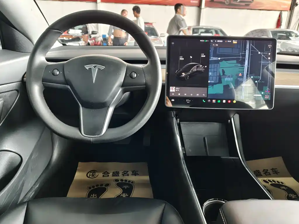 Tesla Model 3 — миниатюра 12