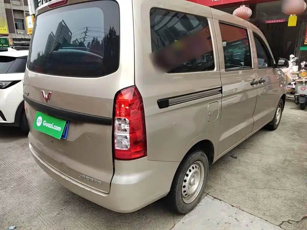 Wuling Hongguang V — миниатюра 7