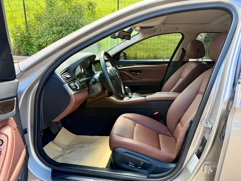 BMW 5 Series — миниатюра 9
