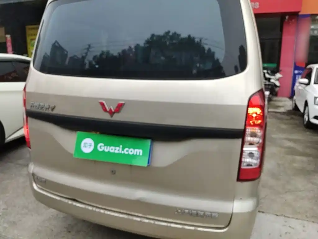 Wuling Hongguang V — миниатюра 6