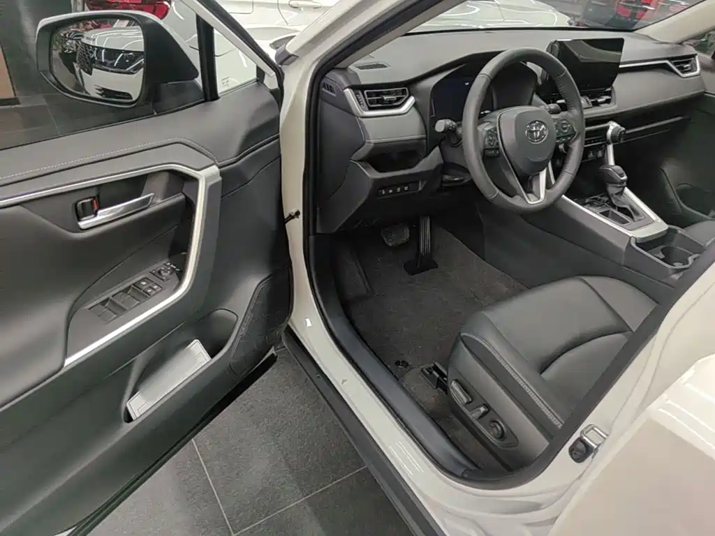 Toyota RAV4 — миниатюра 16