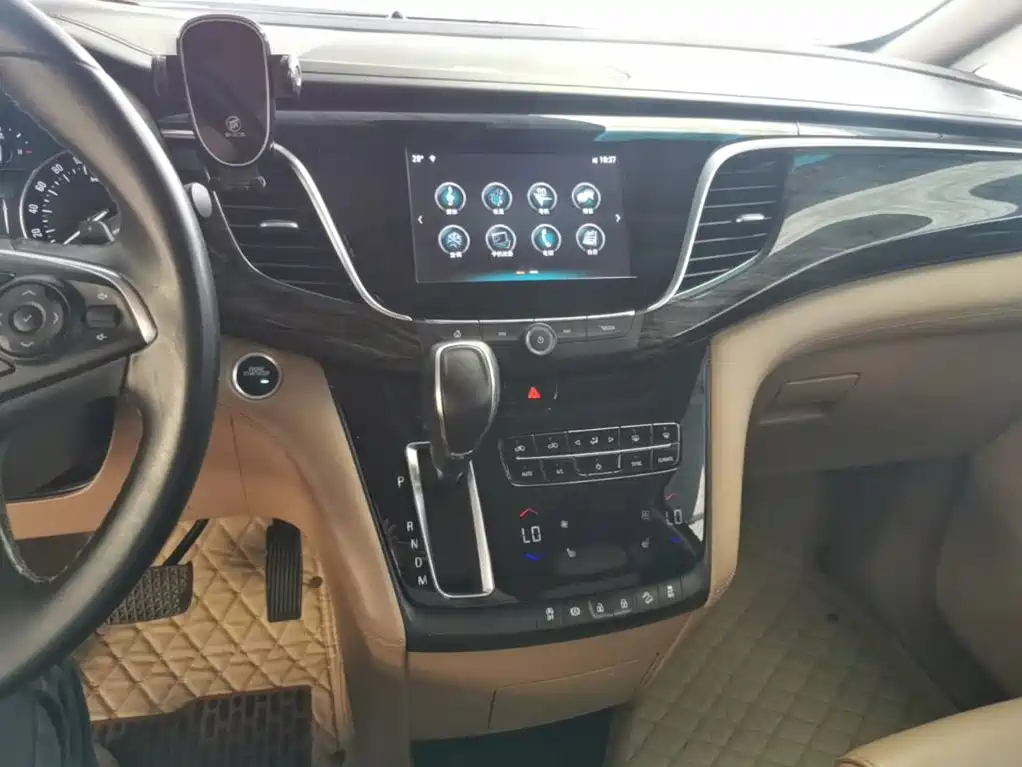 Buick GL8 — миниатюра 13