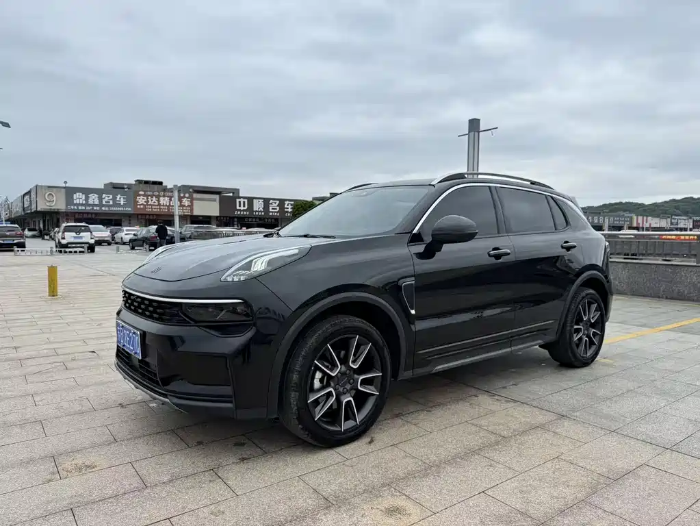 Lynk & Co 01 2022