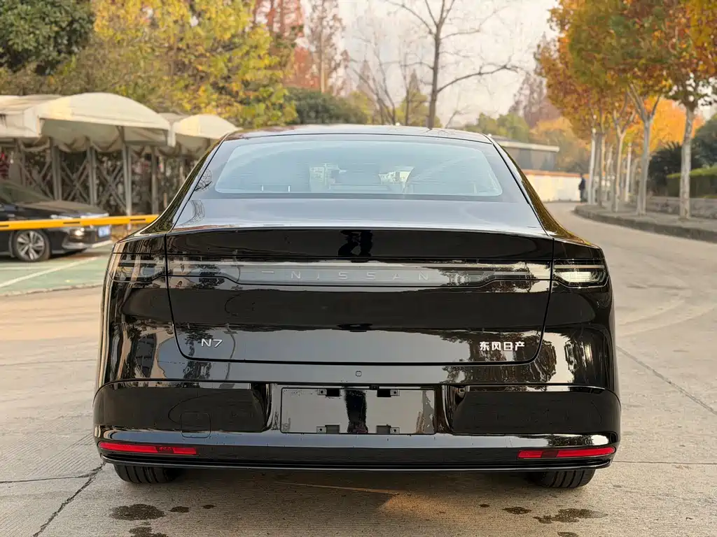 NISSAN N7