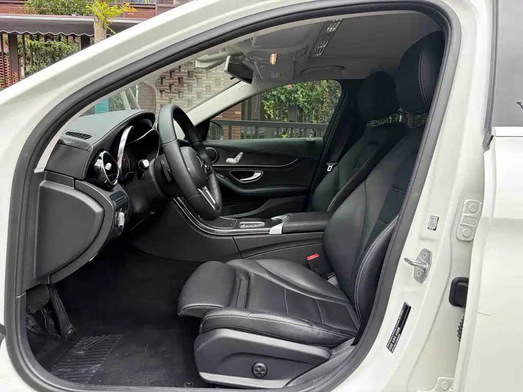 Mercedes-Benz C-Class — миниатюра 6