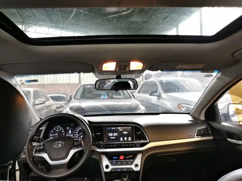 Hyundai Elantra — миниатюра 18