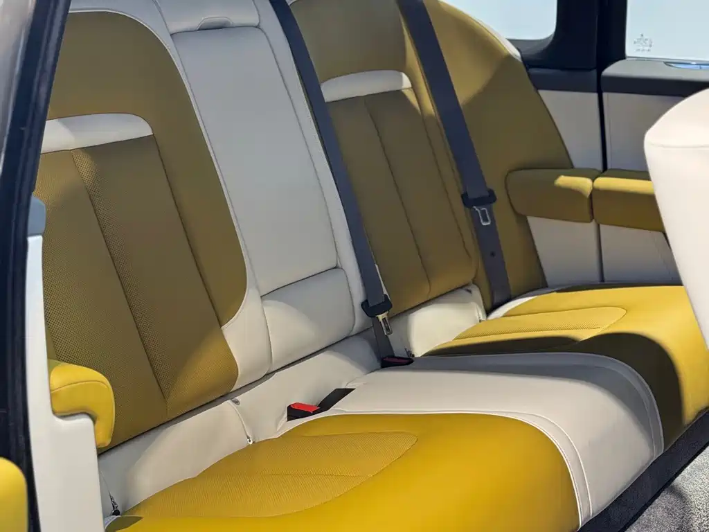 Rolls-Royce Cullinan — миниатюра 9