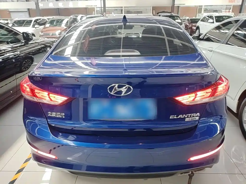 Hyundai Elantra — миниатюра 6