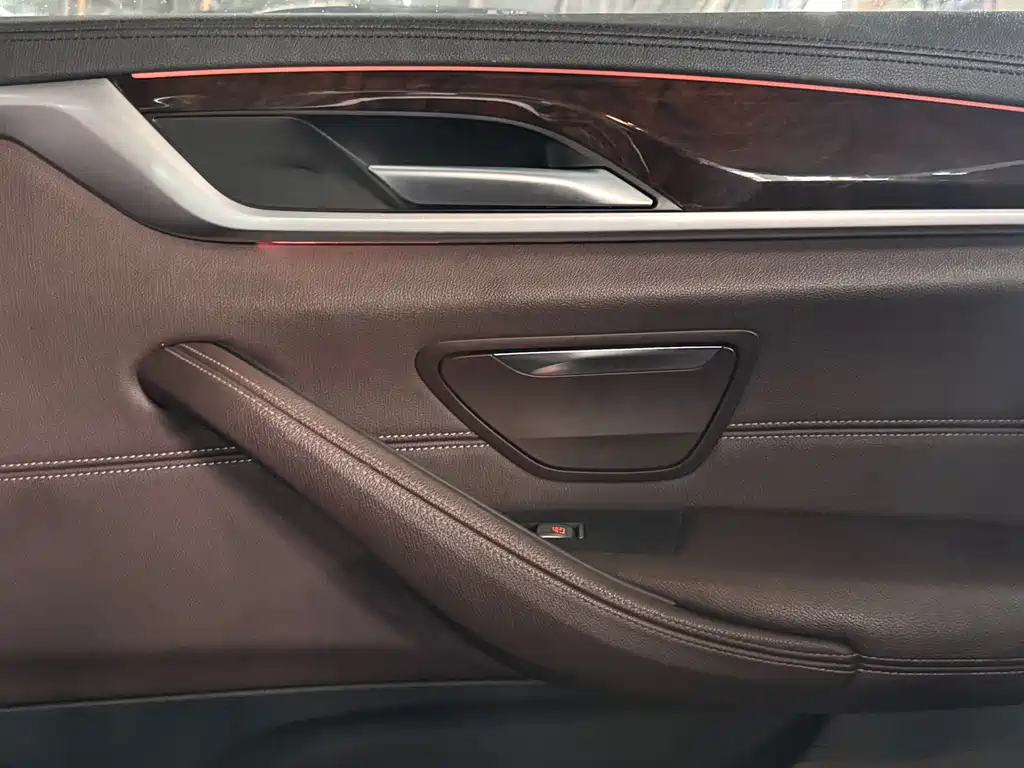 BMW 5 Series — миниатюра 15