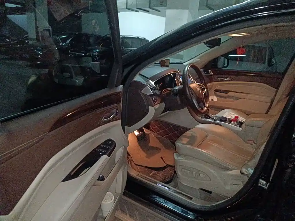 Cadillac SRX — миниатюра 12