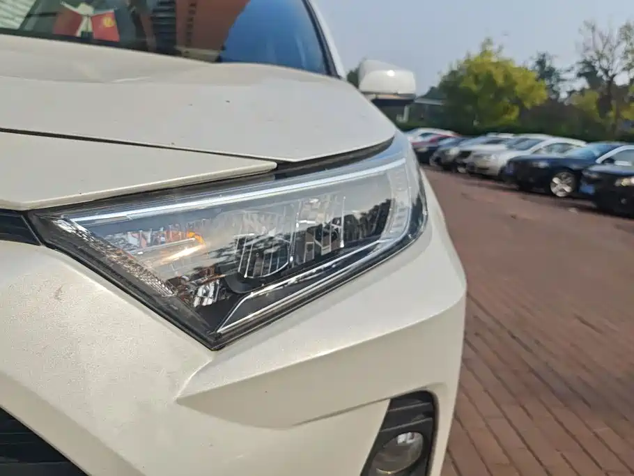 Toyota RAV4 — миниатюра 5