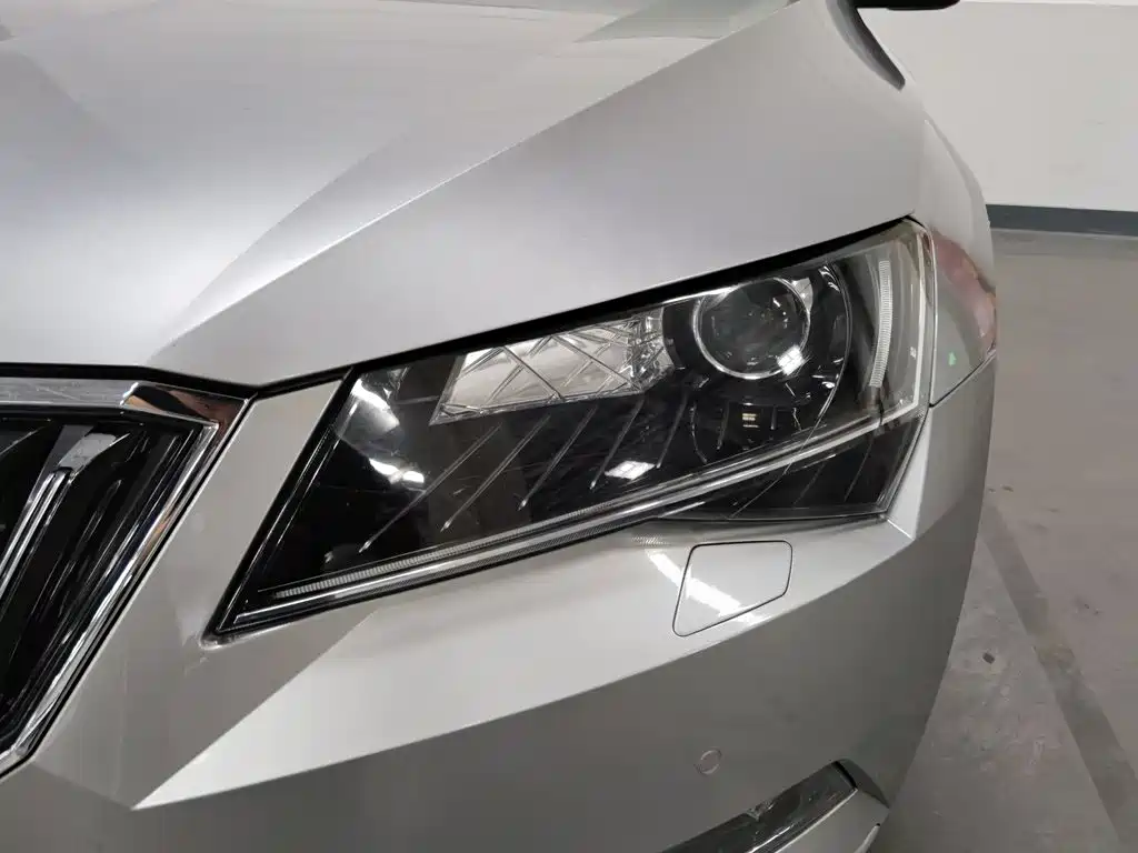 Skoda Superb — миниатюра 7