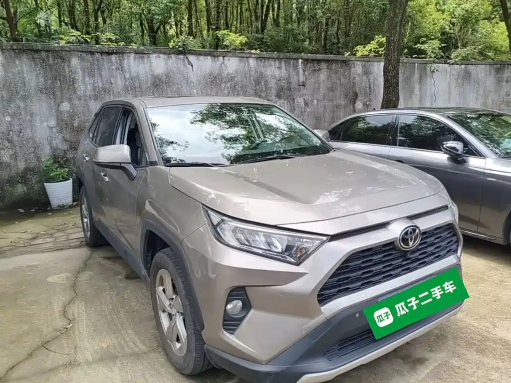 Toyota RAV4 — миниатюра 4