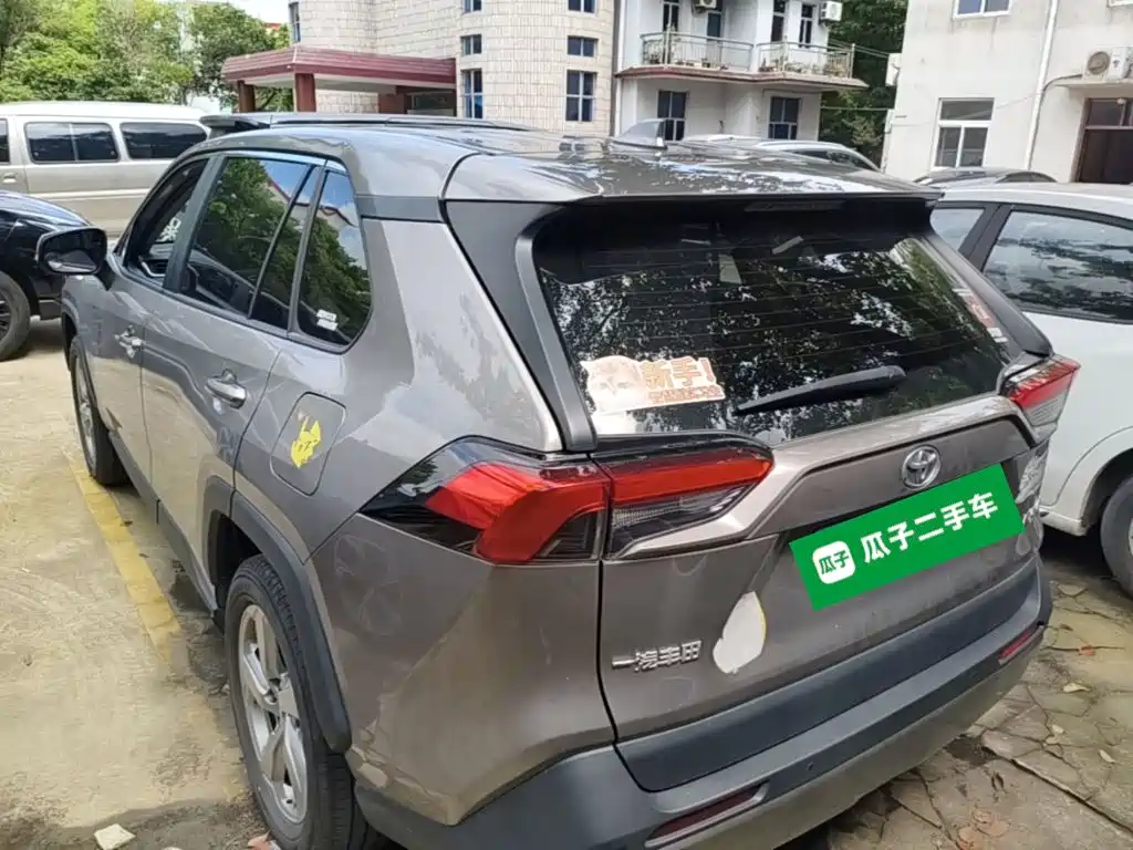 Toyota RAV4 — миниатюра 5