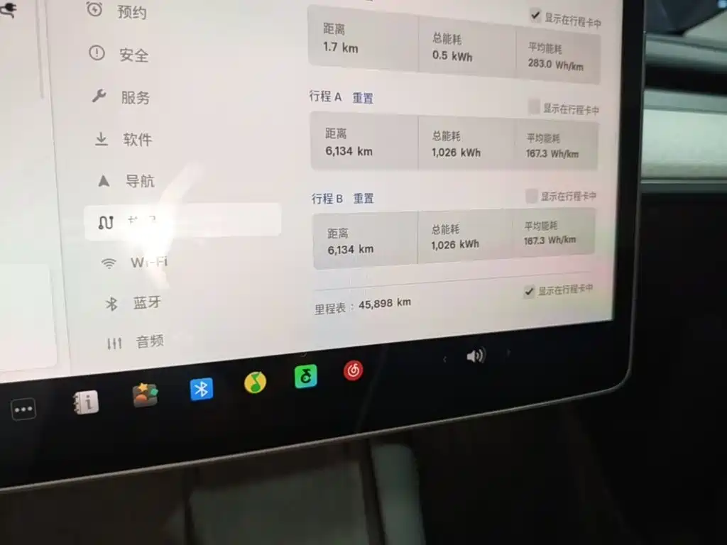 Tesla Model Y — миниатюра 12