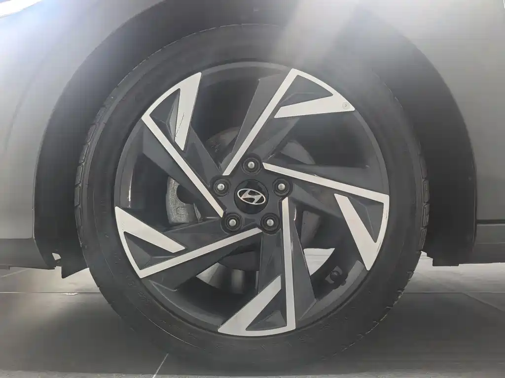 Hyundai Elantra — миниатюра 21