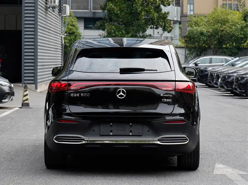 Mercedes-Benz EQE SUV — миниатюра 5