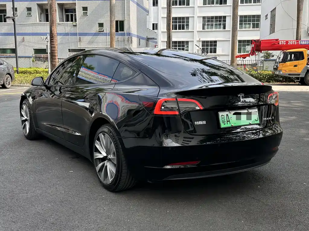 Tesla Model 3 — миниатюра 4