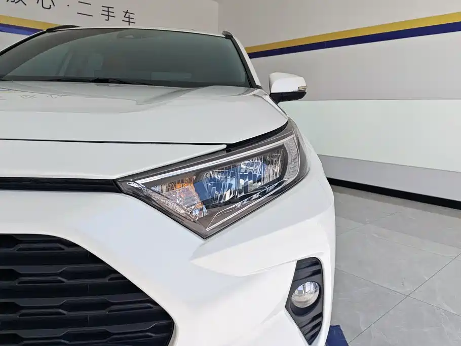 Toyota RAV4 — миниатюра 5