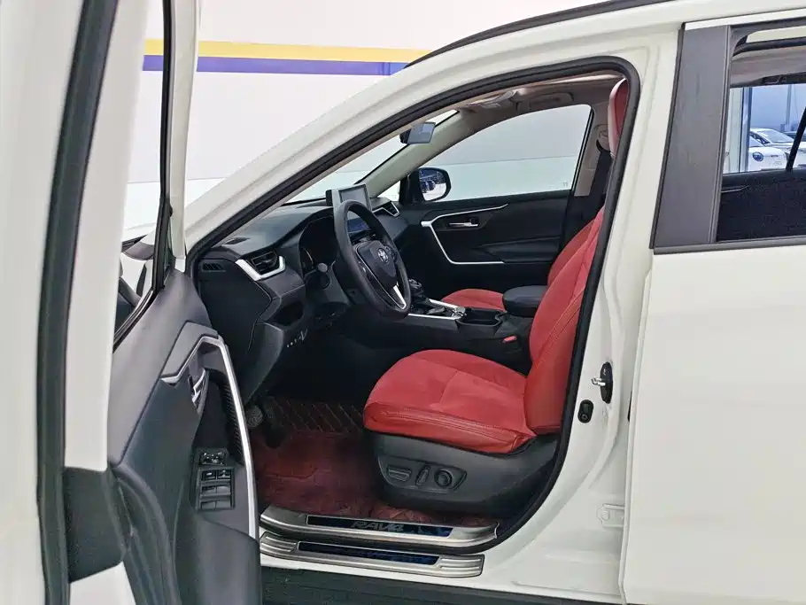 Toyota RAV4 — миниатюра 9