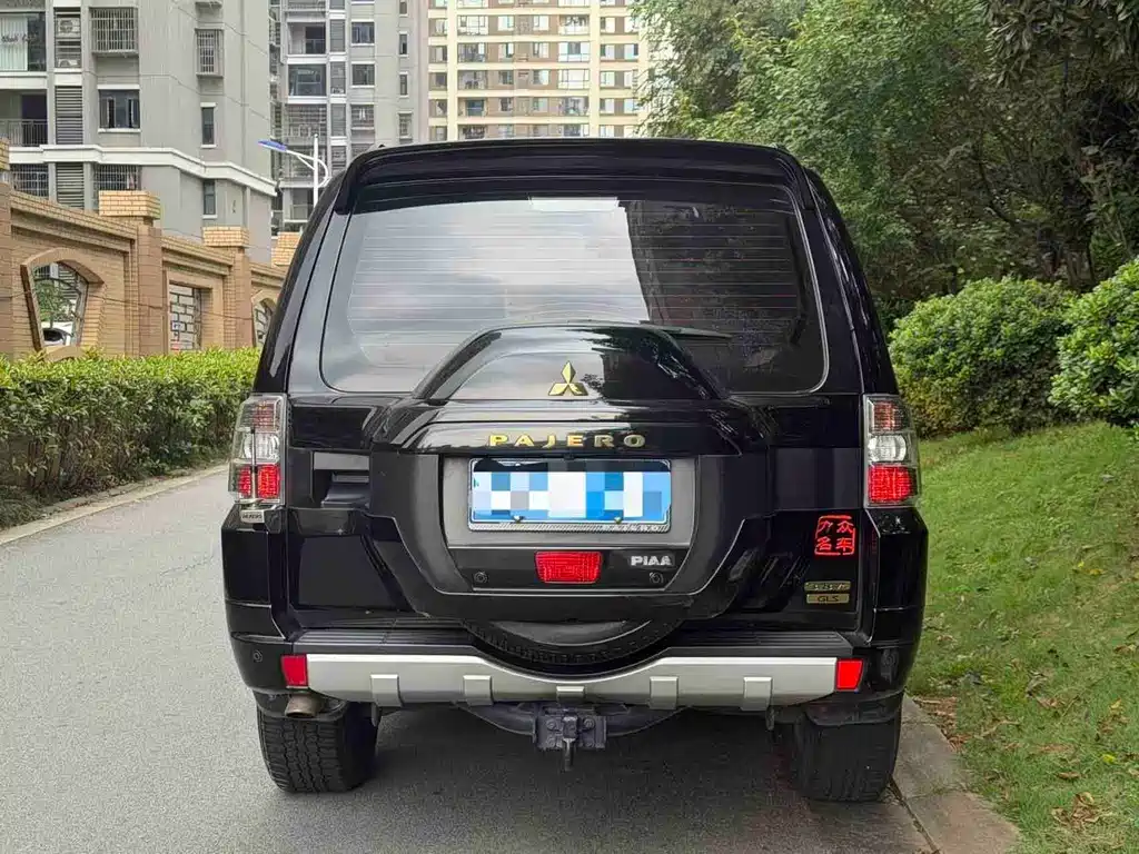 Mitsubishi Pajero (Import) — миниатюра 5