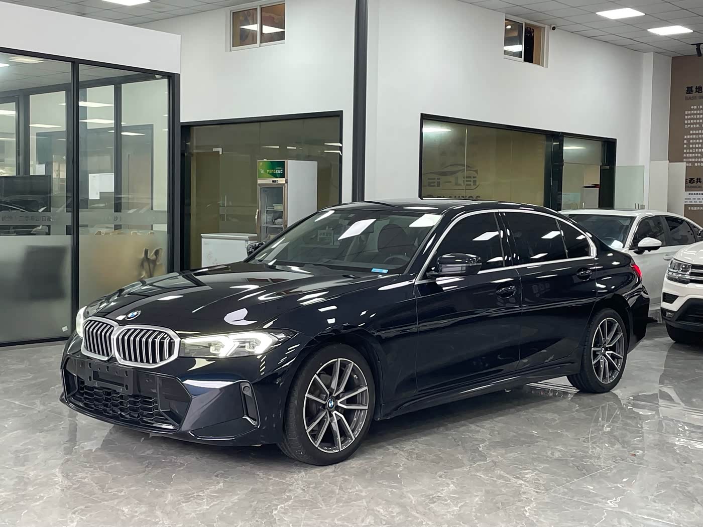 BMW 3 Series 2.0 л 2022 г. Чёрный, пробег 28000 км