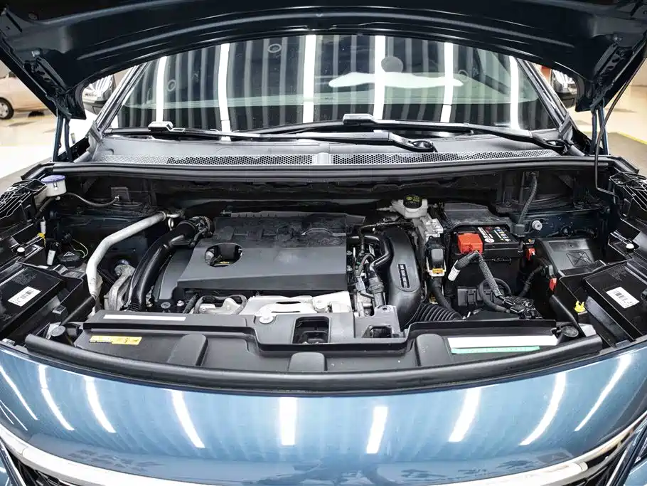 Peugeot 5008 2017 380THP 7 мест Luxury GT