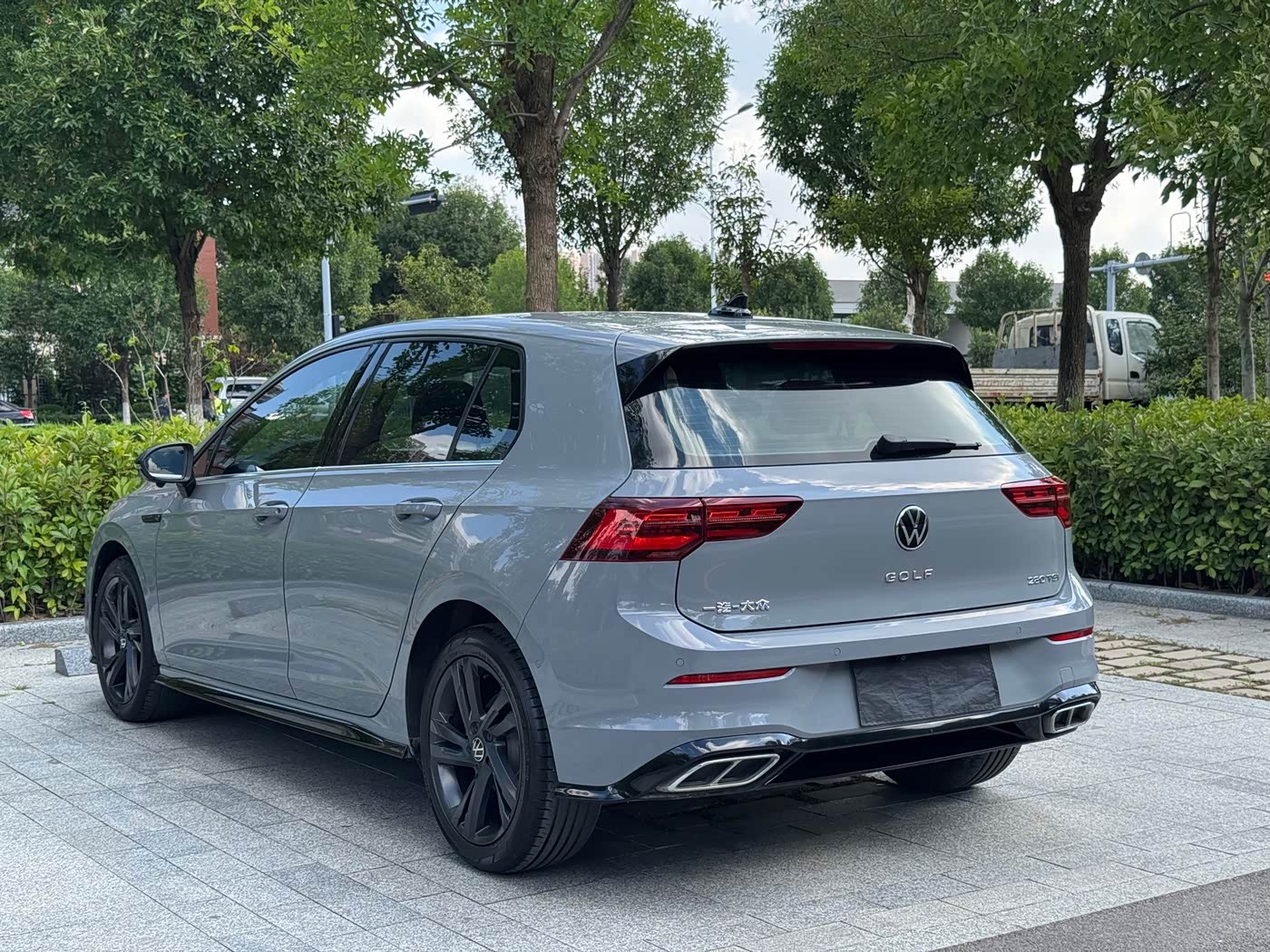 Volkswagen Golf 1.4 л 2023 г. Серебристо-серый, пробег 27000 км