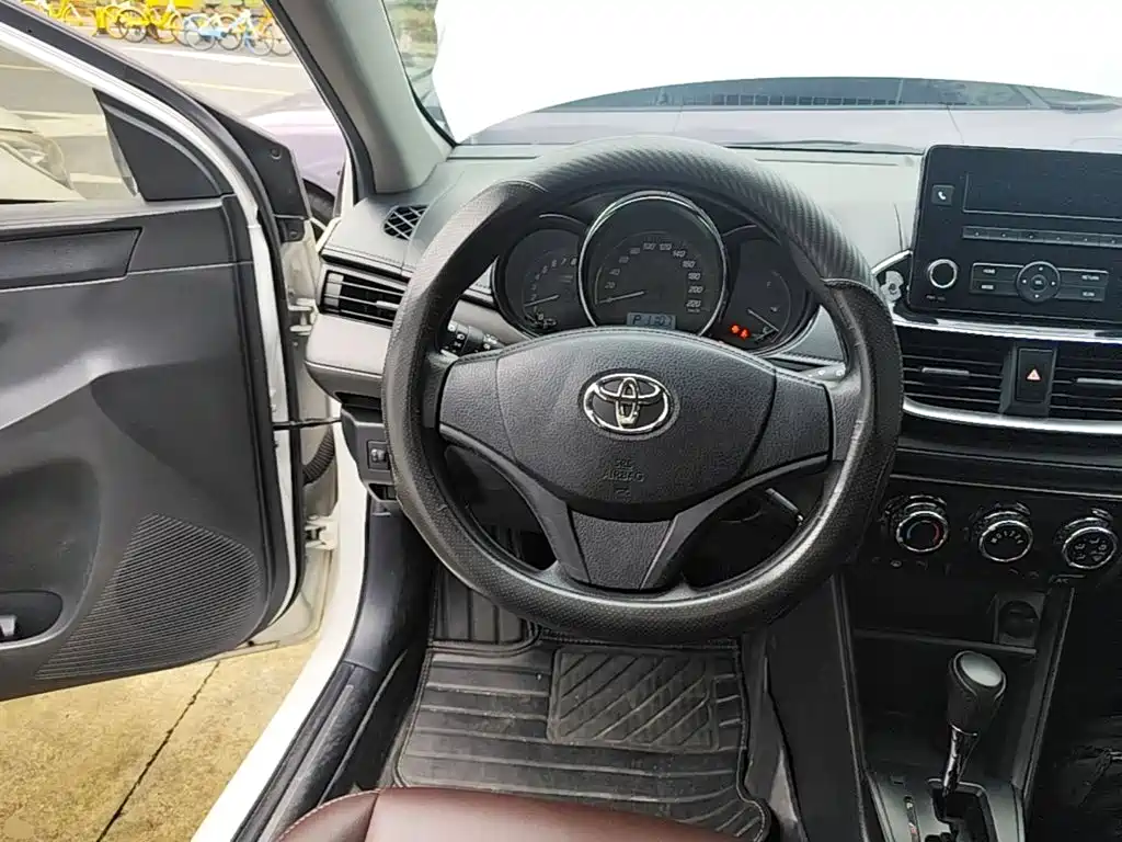 Toyota Yaris L — миниатюра 11