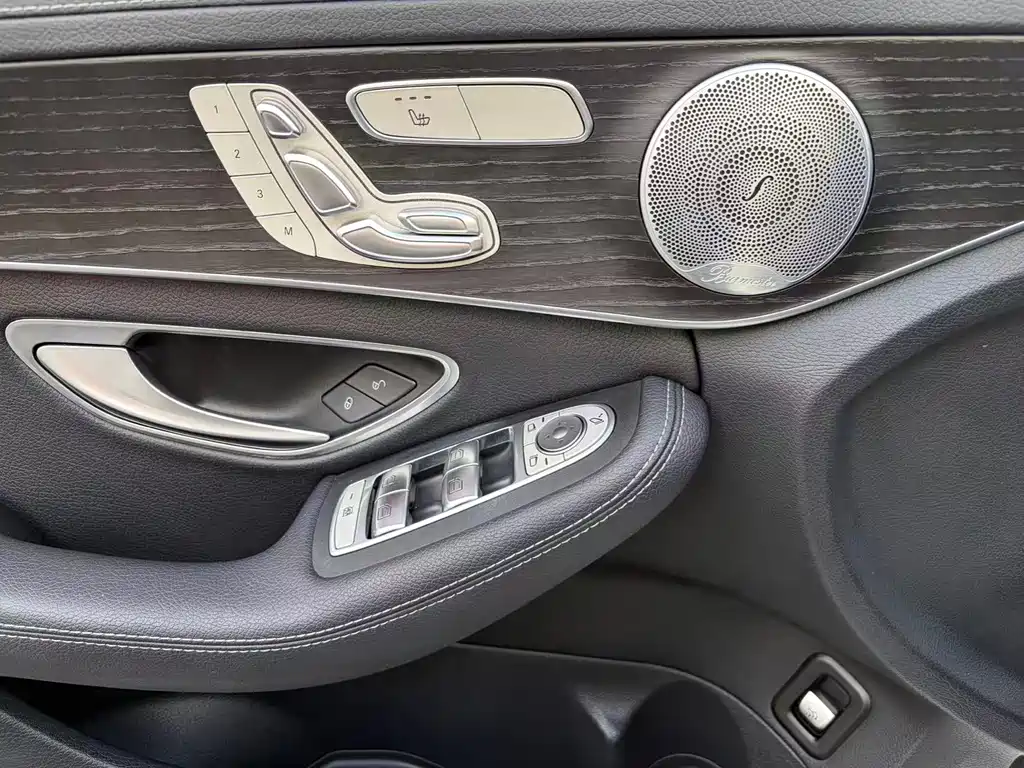 Mercedes-Benz C-Class — миниатюра 13