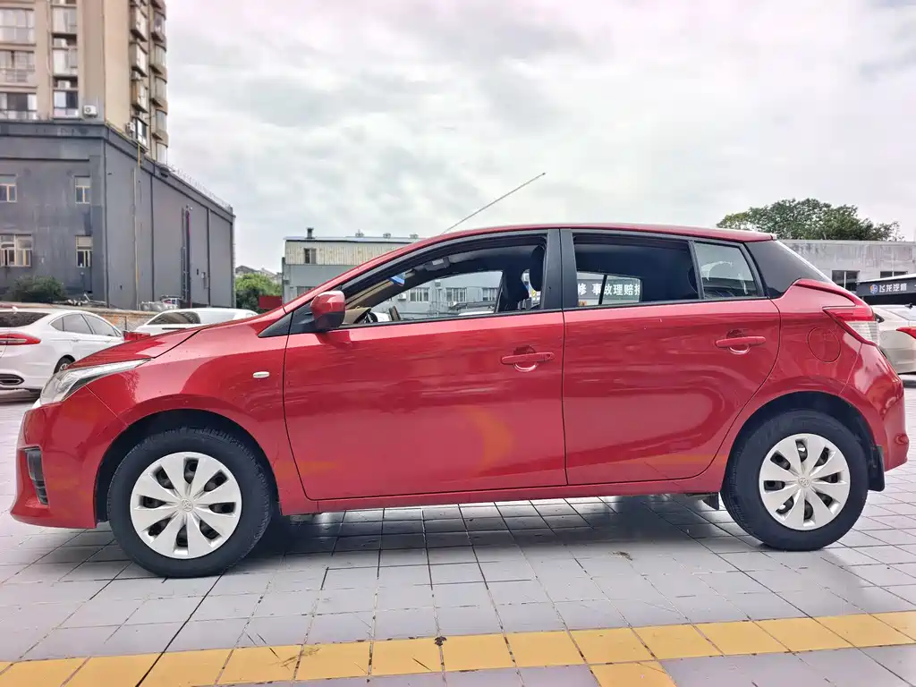 Toyota Yaris L — миниатюра 4